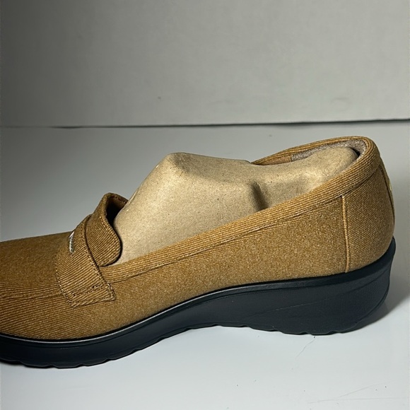 BZees For Lifestride Womens Gamma Slip-On Loafers - Medium & Wide Width - Picture 12 of 14